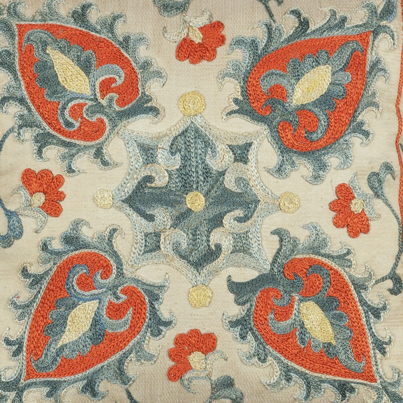 Housse de coussin 100 % soie 30 x 30 cm. Coussin Uzbek. Coussin brodé décoratif photo for sale