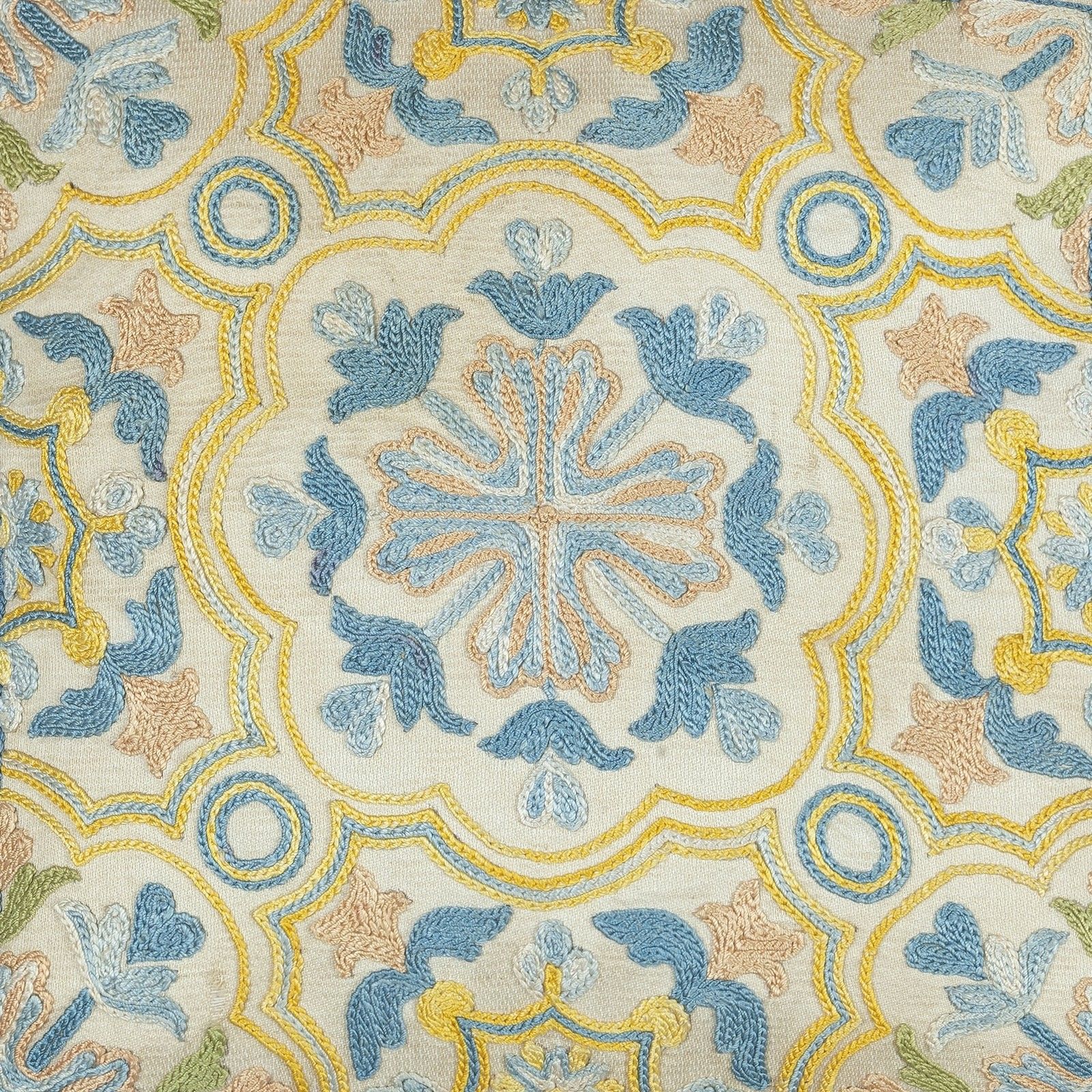Housse de coussin 30 x 30 cm en soie, brodée à la main photo for sale