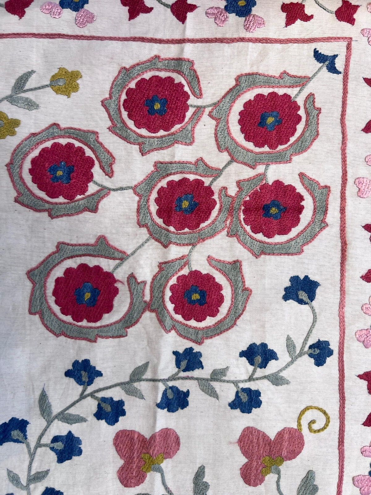 Tenture murale brodée 3,3 x 3,5 ft. Nappe en coton. Jeté de canapé fait main, neuf photo vintage