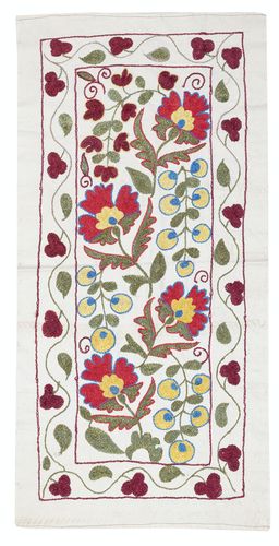 Tenture murale brodée contemporaine, 19 x 37 in. Nappe en coton. Jeté