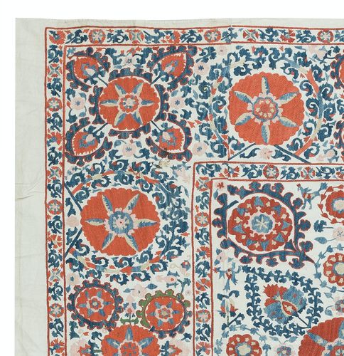 Tenture murale brodée en soie 5 x 5 ft. Nappe traditionnelle. Couvre-lit ouzbek photo furniture