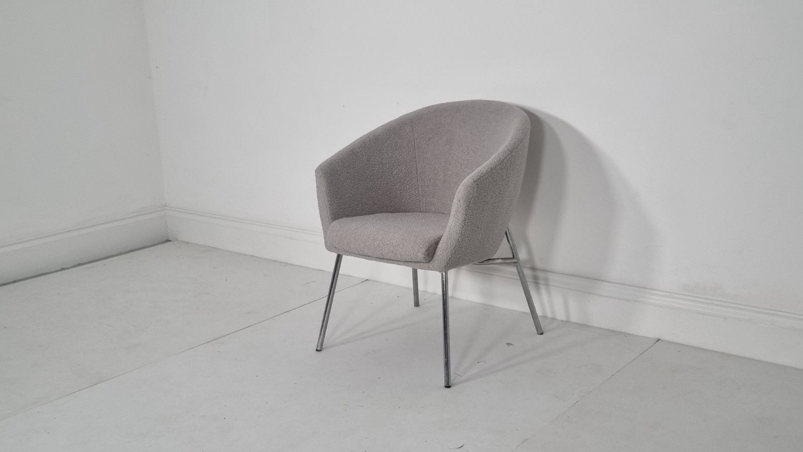 Artifort Lande Megan Chair In Grey Boucle In Excellent Condition photo 420.0