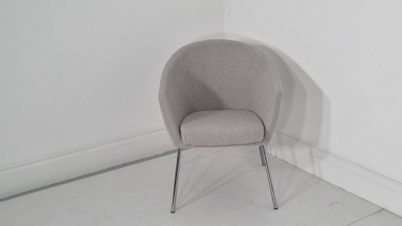 Furniture Artifort Lande Megan Chair In Grey Boucle In Excellent Condition photo