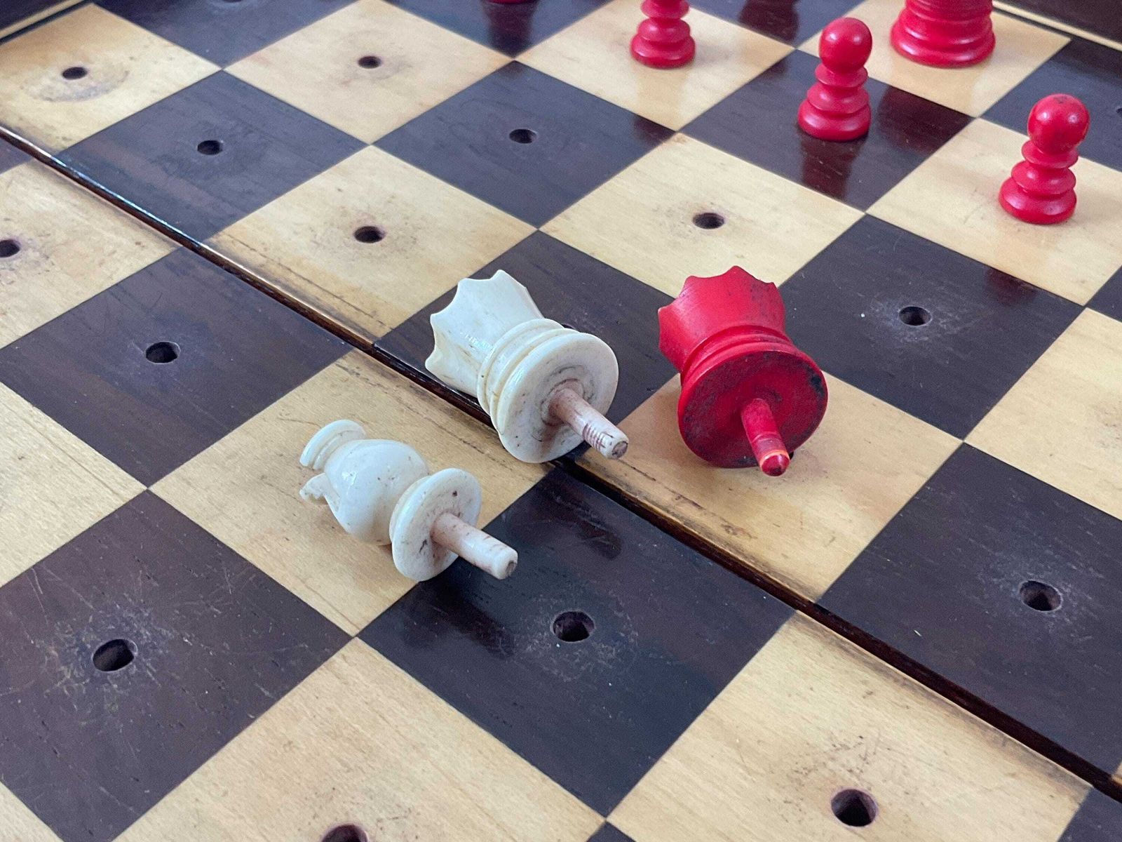 360.0 Grand Victorian Bone Travel Chess Set – Peter Robinson Oxford St. London – C. 1890 photo