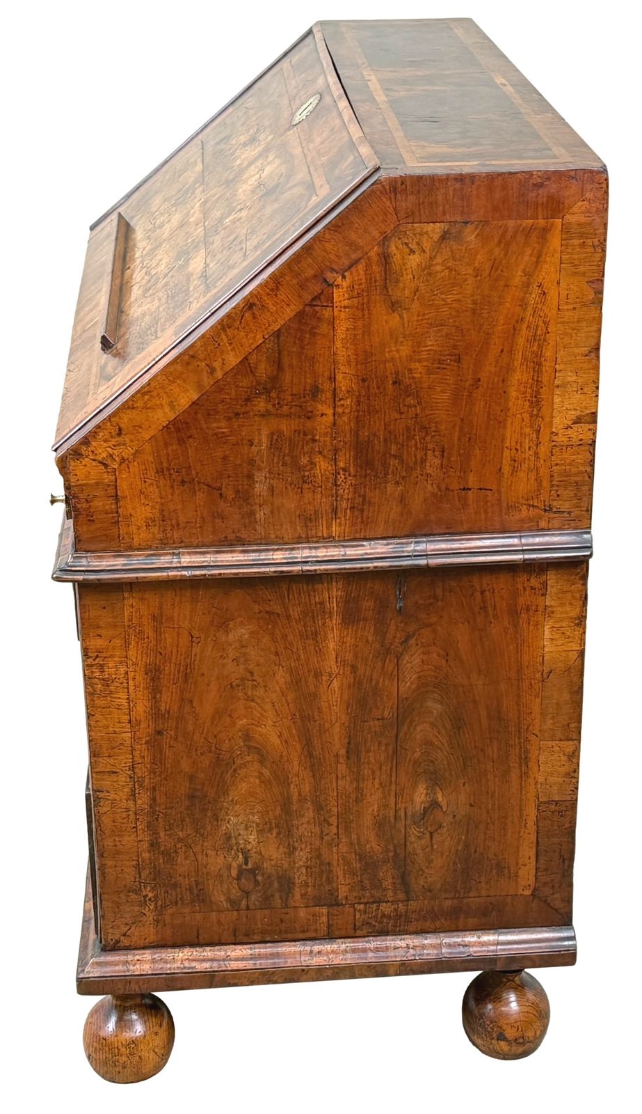 Queen Anne periode walnoten bureau, begin 18e eeuw (Engeland, ca. 1705) photo vinterior
