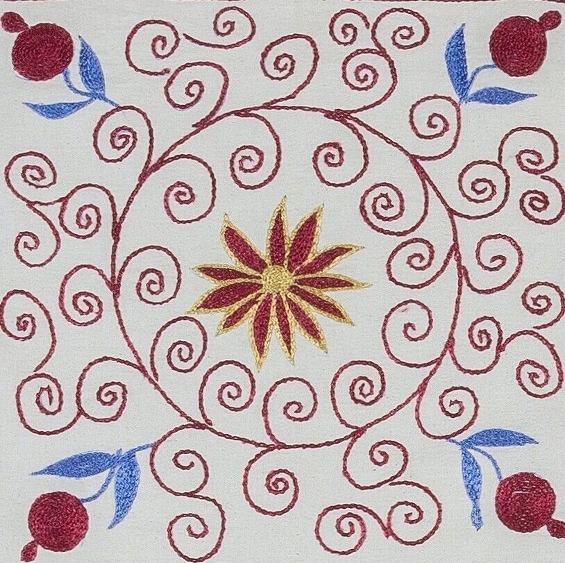 Housse de coussin en dentelle brodée de soie, coussin suzani fait main. 17" x 18" photo furniture