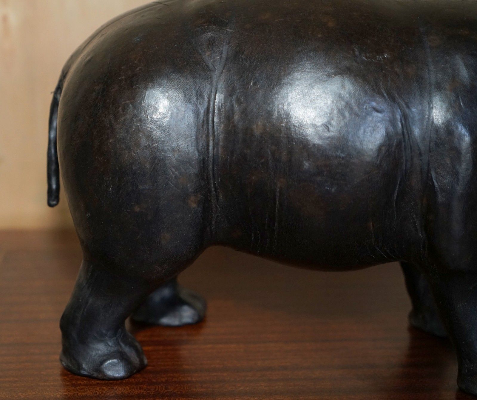 photo vinterior Lovely Liberty's London Omersa Brown Leather Hippopotamus Footstool Hippo