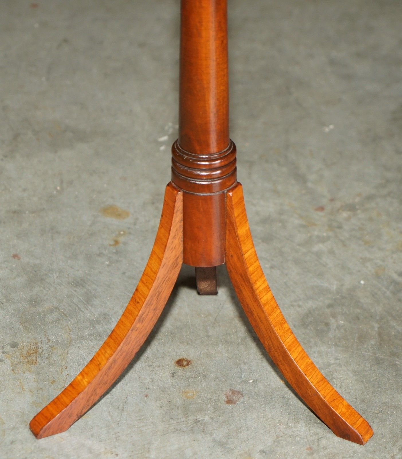 photo vintage Pair Of Fully Restored Flamed Mahogany Pollard Oak Round Tripod Side End Tables