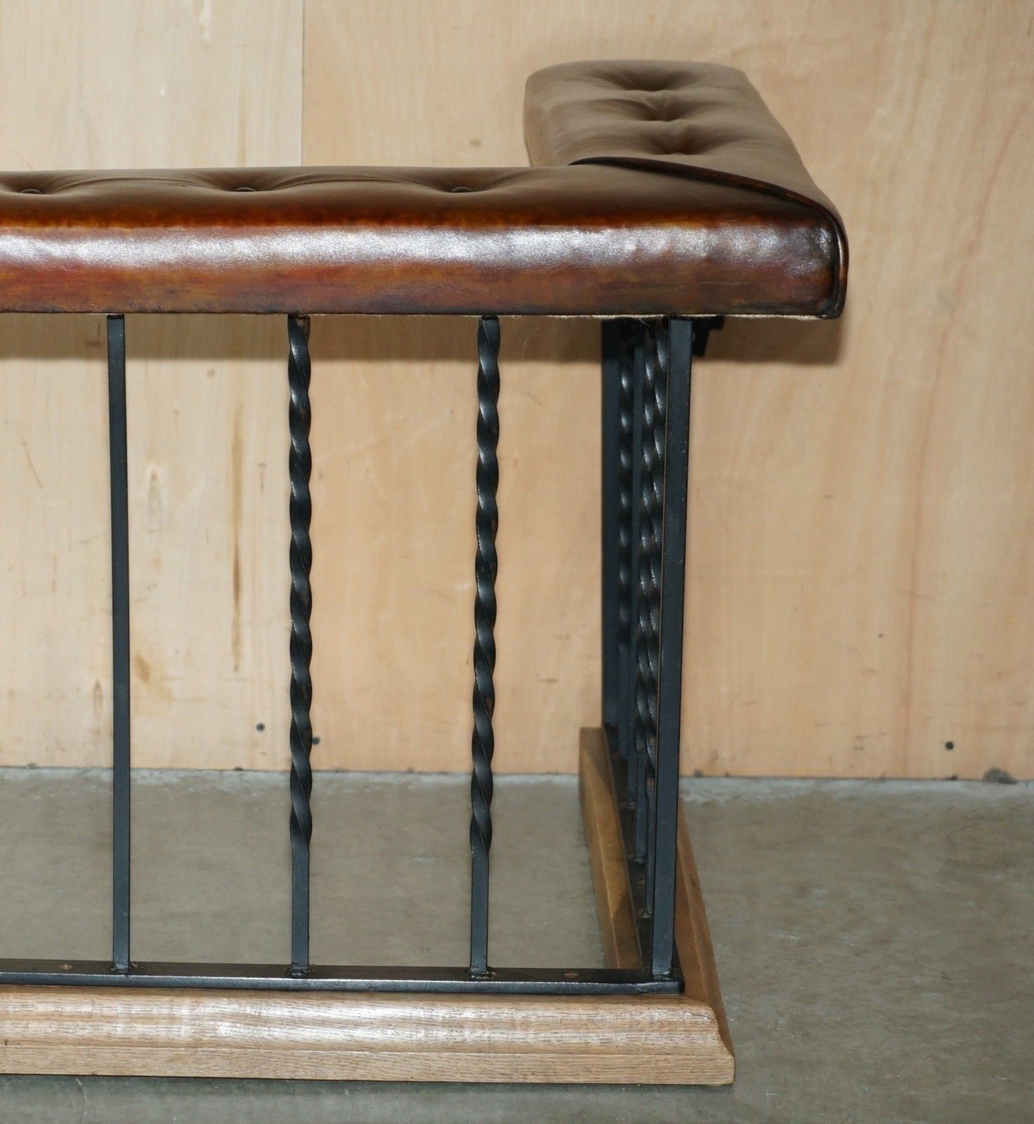 photo furniture Huge Museum Quality Victorian Whiskey Brown Leather Chesterfield Club Fender