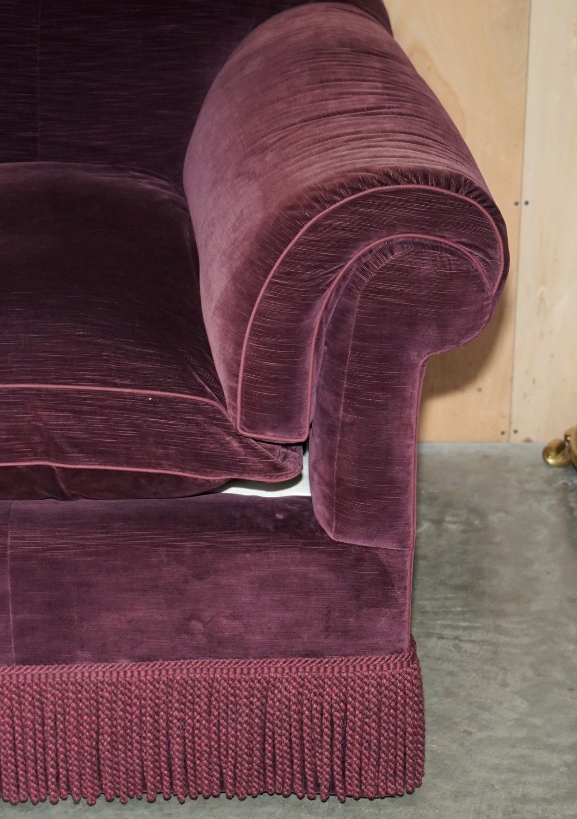 Massive Howard & Son's Wimbourne Three Seat Cushion Arm Sofa 257x122cm photo buy