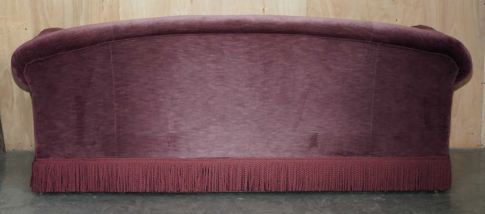 photo vintage Massive Howard & Son's Wimbourne Three Seat Cushion Arm Sofa 257x122cm