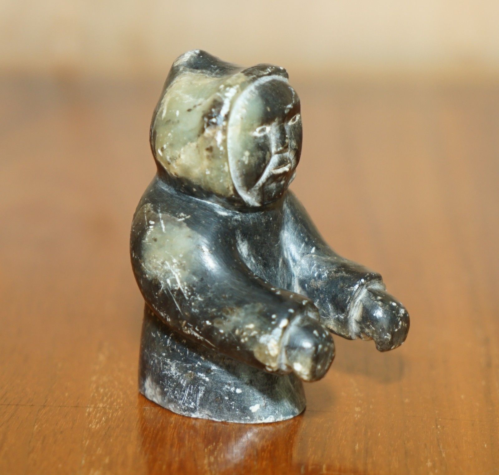 photo vintage Fine Alex Patsauq 1917 Signed Serial Number Inuit Eskimo Soapstone Kayak Carving