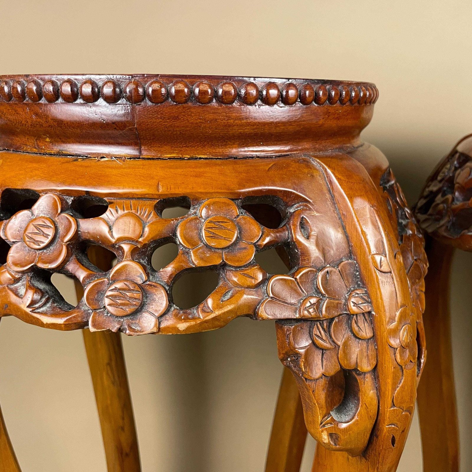 photo furniture Antique Oriental Plant Stand Table Pair Carved Rosewood Marble Top Chinese Sculpture Display Floral Carving Round Accent