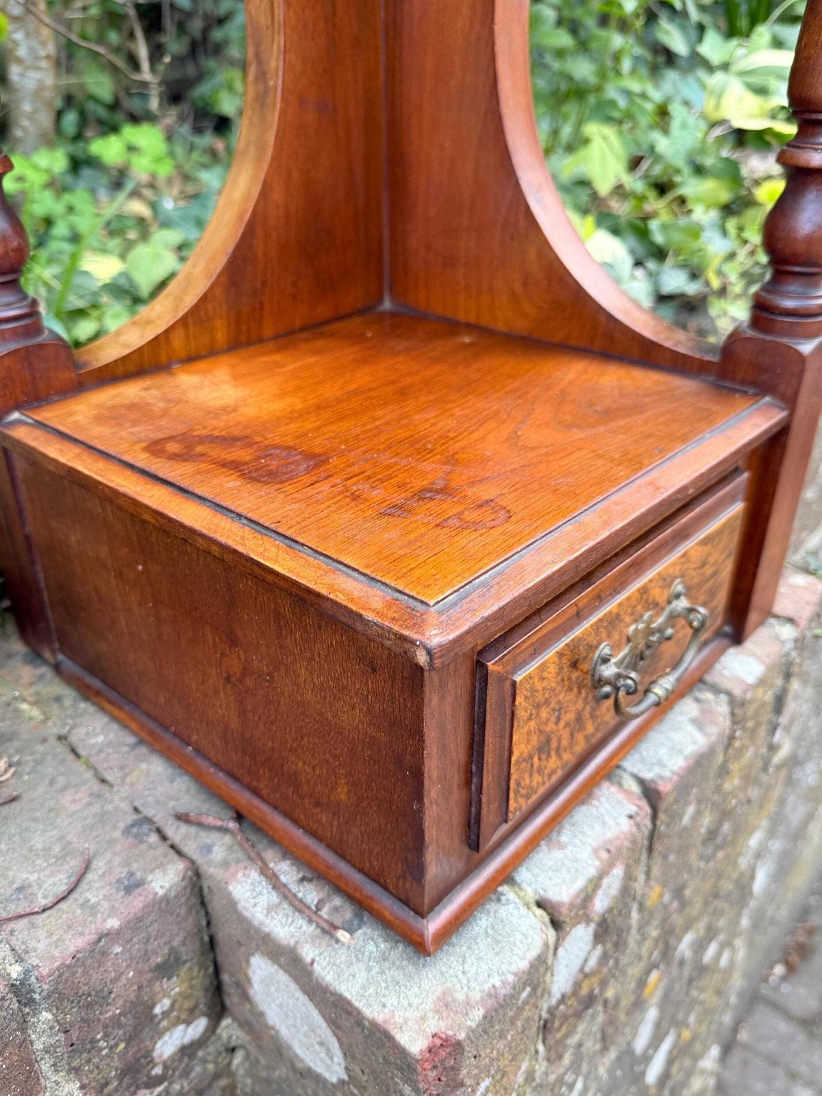 photo vintage Edwardian Satinwood And Walnut Corner Shelf Antique Furniture Fragment, Architectural Shelf Unit