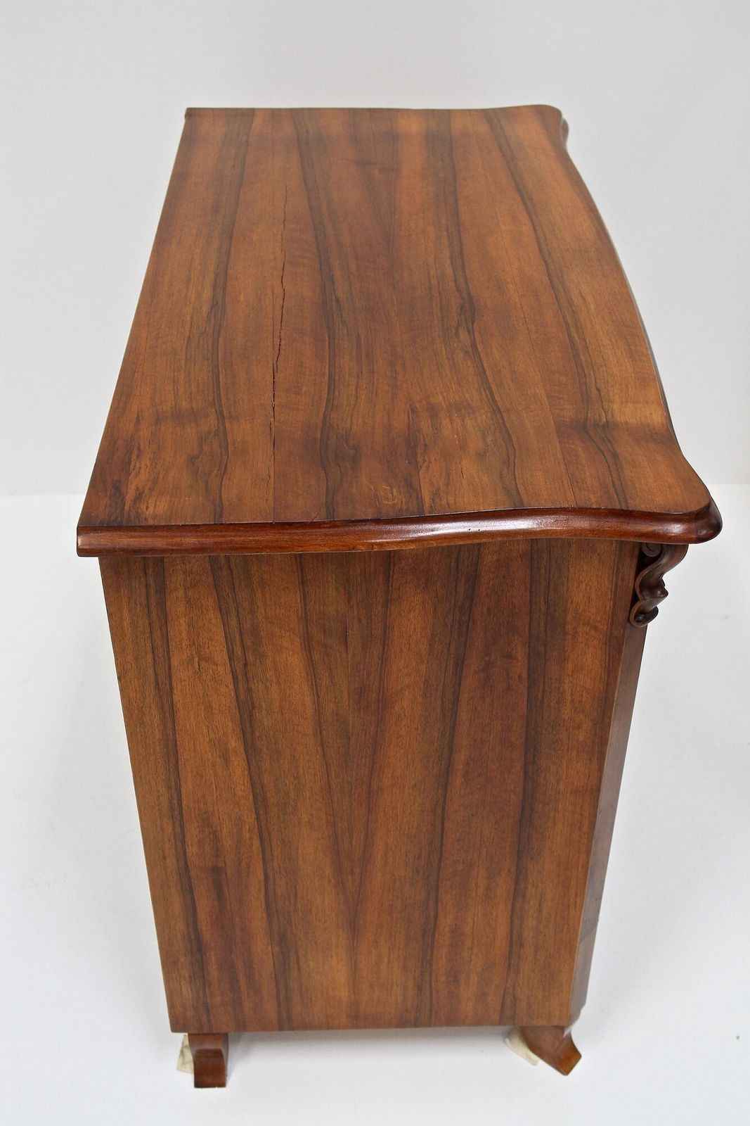 photo vintage 19th Century Biedermeier Chest Of Drawers With Carvings, Nutwood   At Ca. 1860