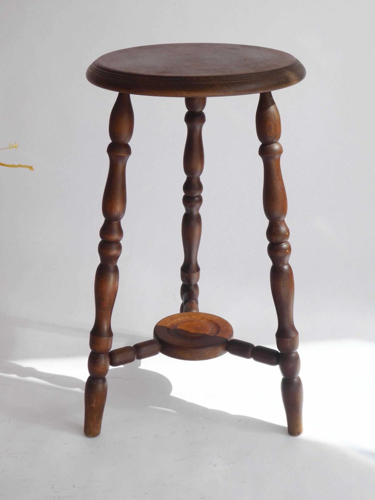 Antique English Bobbin Wooden Stool, Wooden Round Carved Side Table, Farmhouse Decor, Plant Stand photo vinterior
