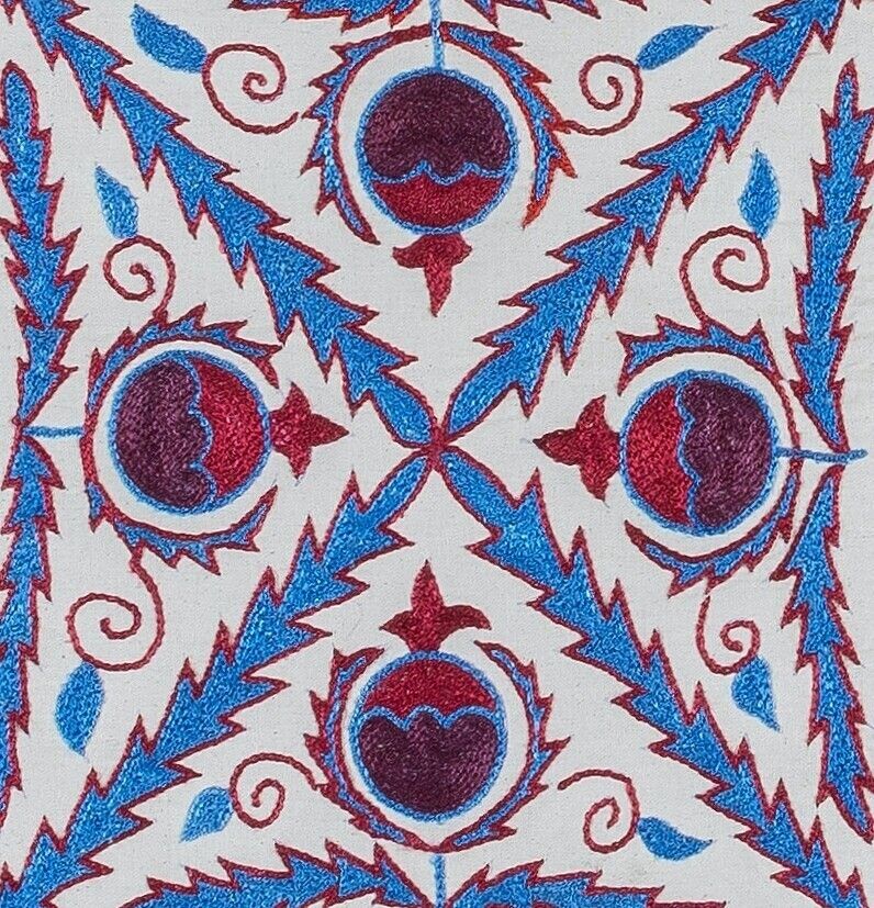 Housse de coussin brodée en soie, taie d'oreiller suzani ouzbèke faite main. 17" x 19" photo furniture