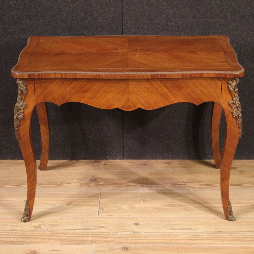 Table basse élégante du XXe siècle photo furniture