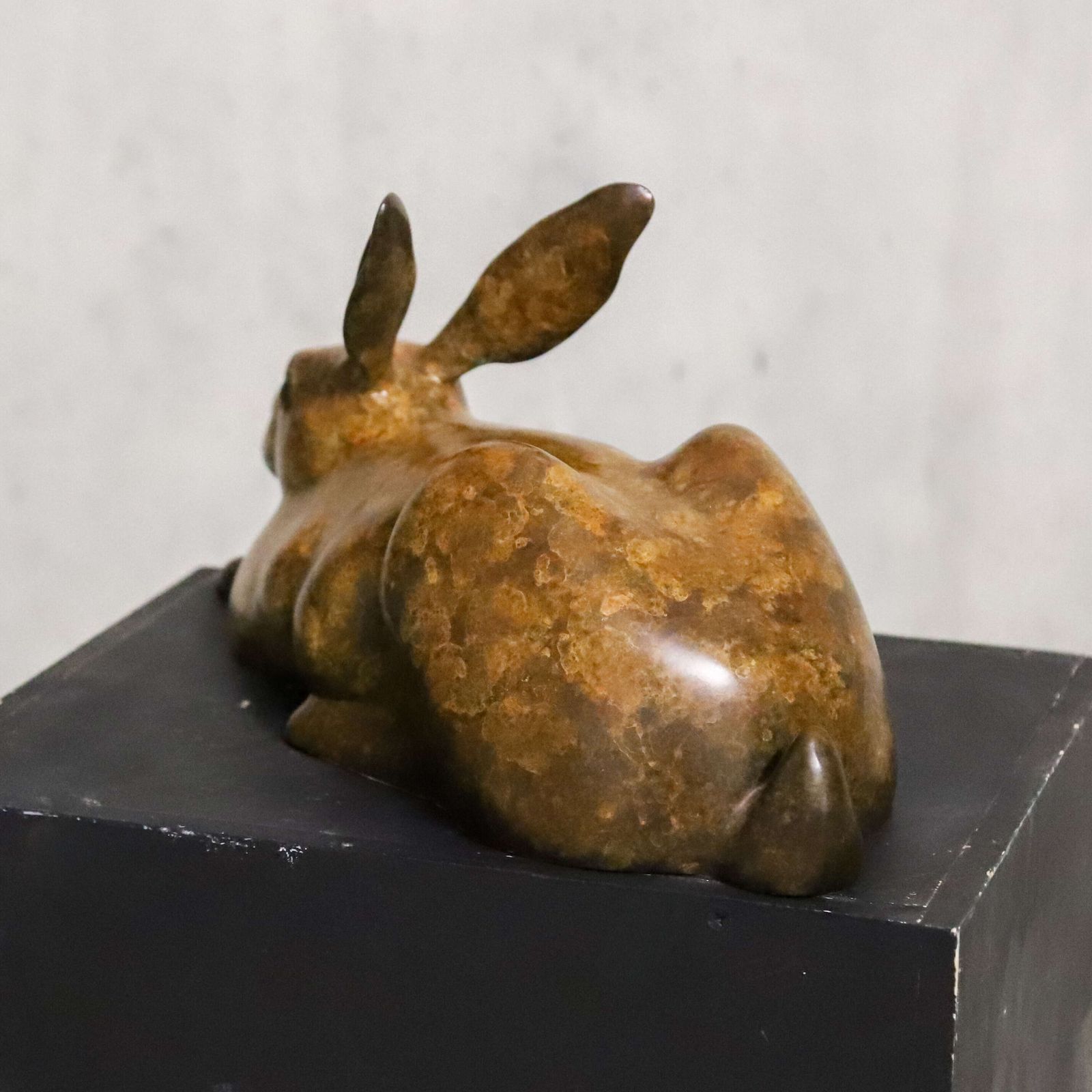 Art “Taking It Easy” – Bronze Rabbit By Richard J. Smith, Artist’s Copy, Lost‑Wax Cast photo