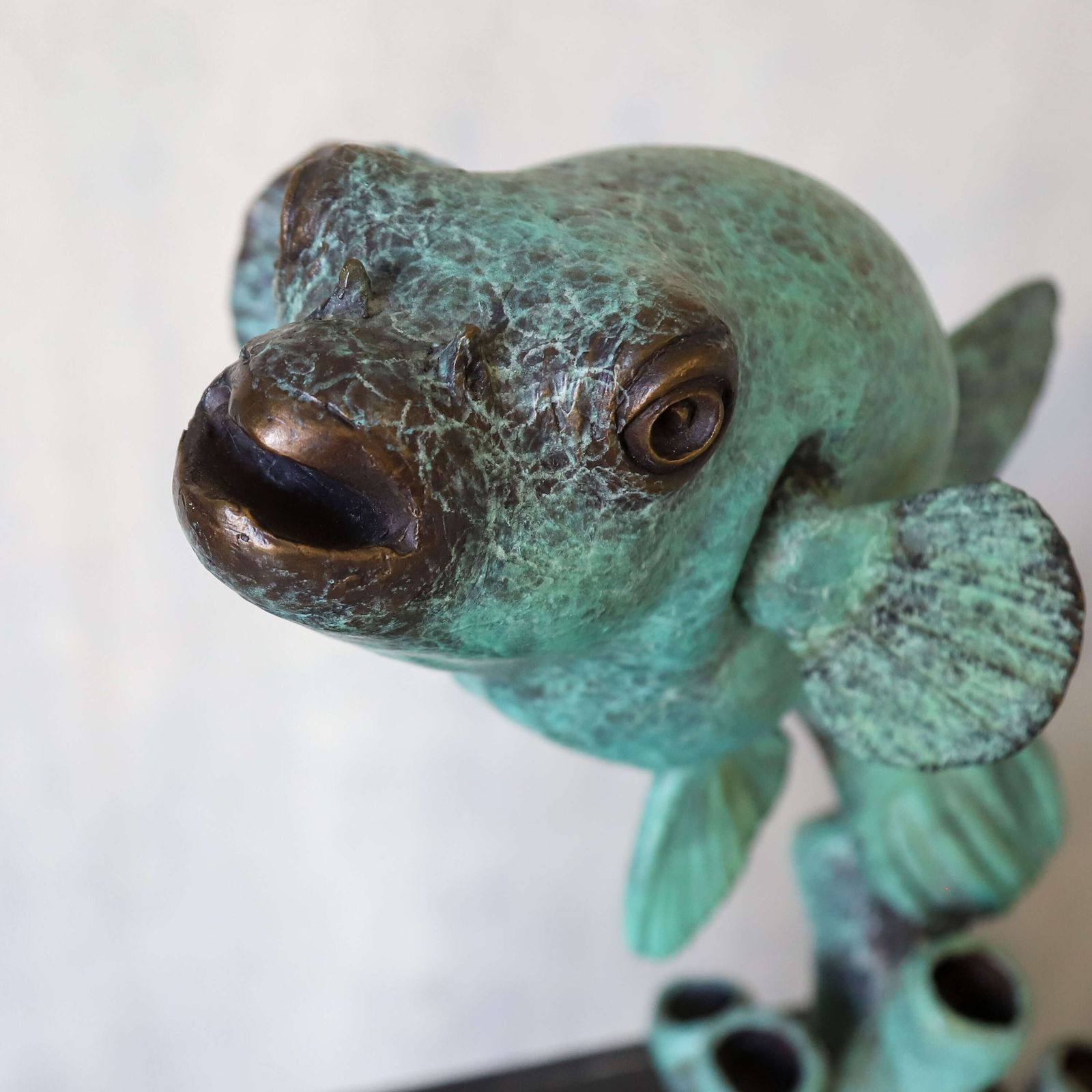 photo furniture Dogface Puffer – Fine Art Bronze By Andrzej Szymczyk, Limited Edition 2/8