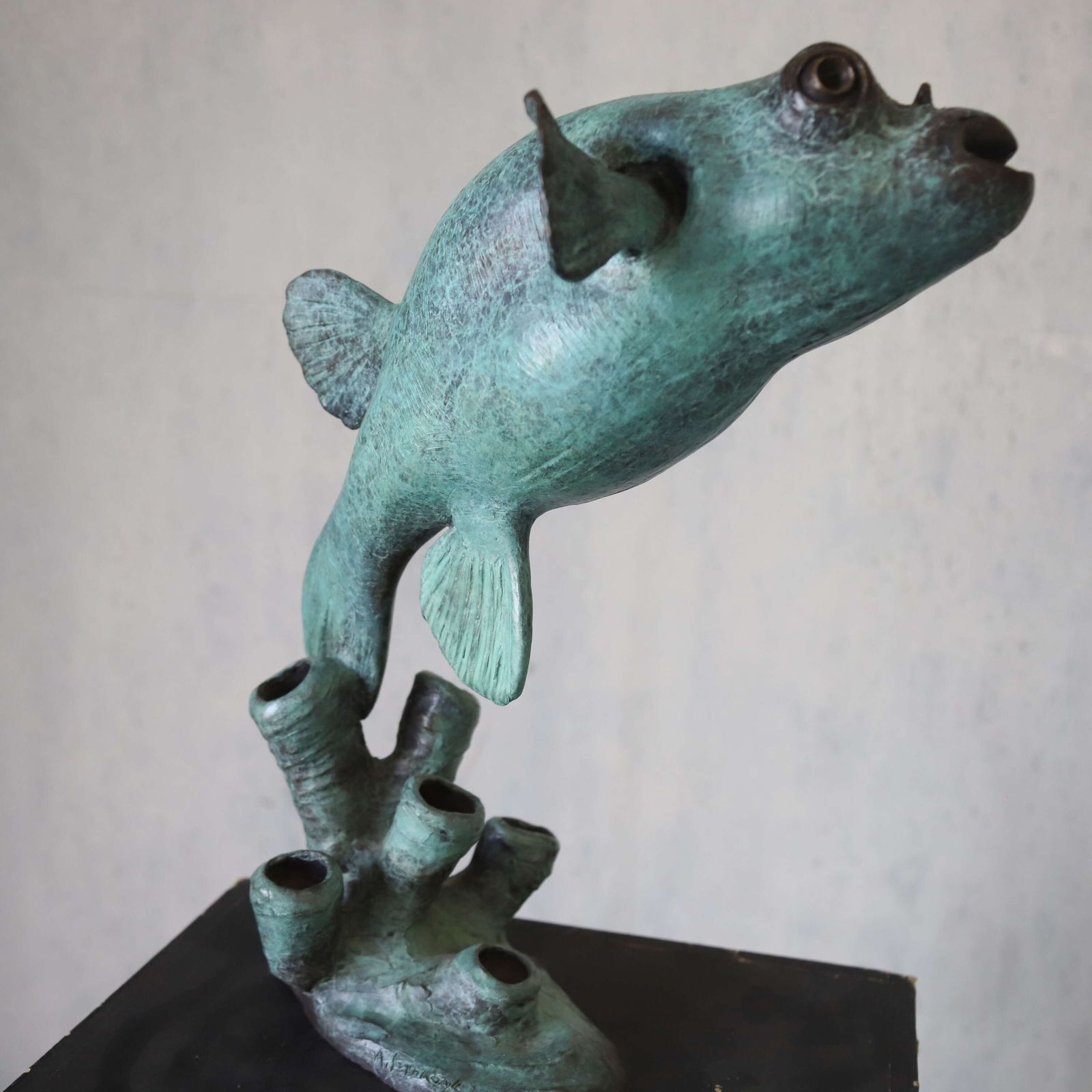 photo vintage Dogface Puffer – Fine Art Bronze By Andrzej Szymczyk, Limited Edition 2/8