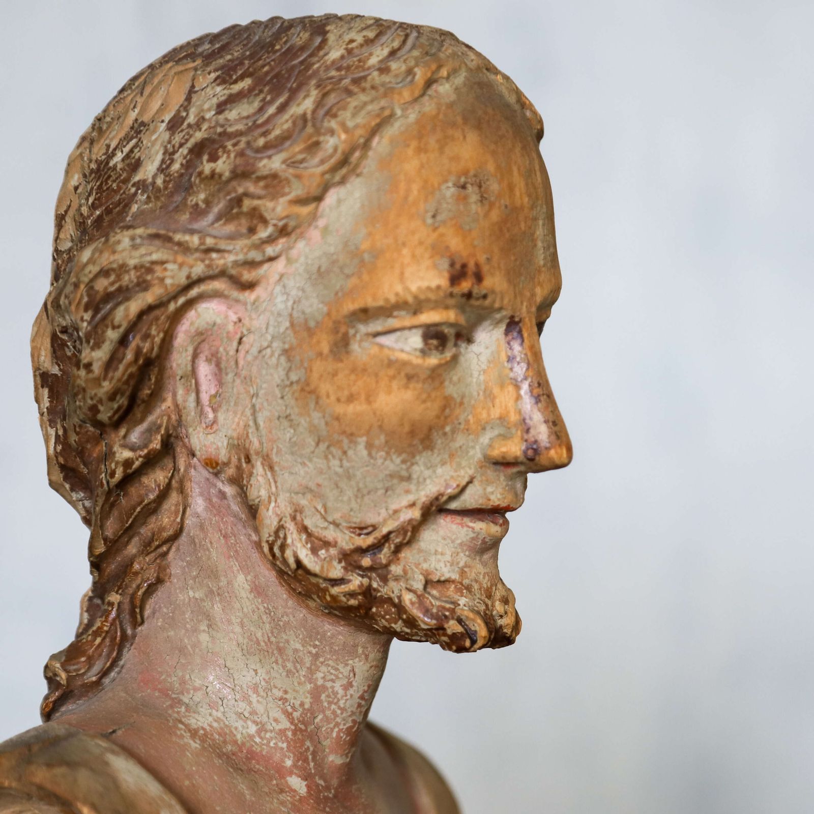 photo furniture 18th Century Polychrome Olive Wood Bust – Carved Head Of Christ, Italian, Sicilian