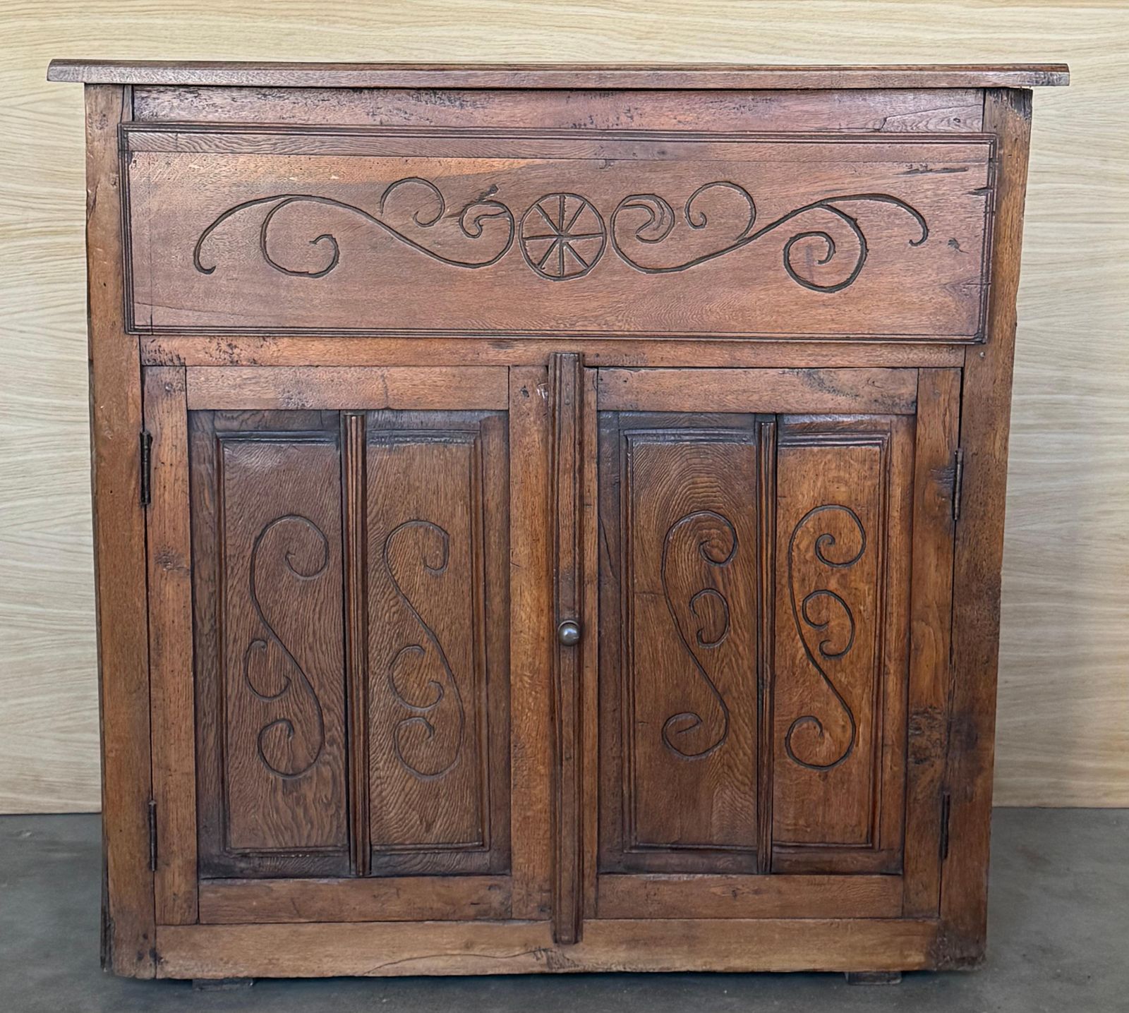 Encoignure d'époque espagnole avec tiroir et porte photo furniture
