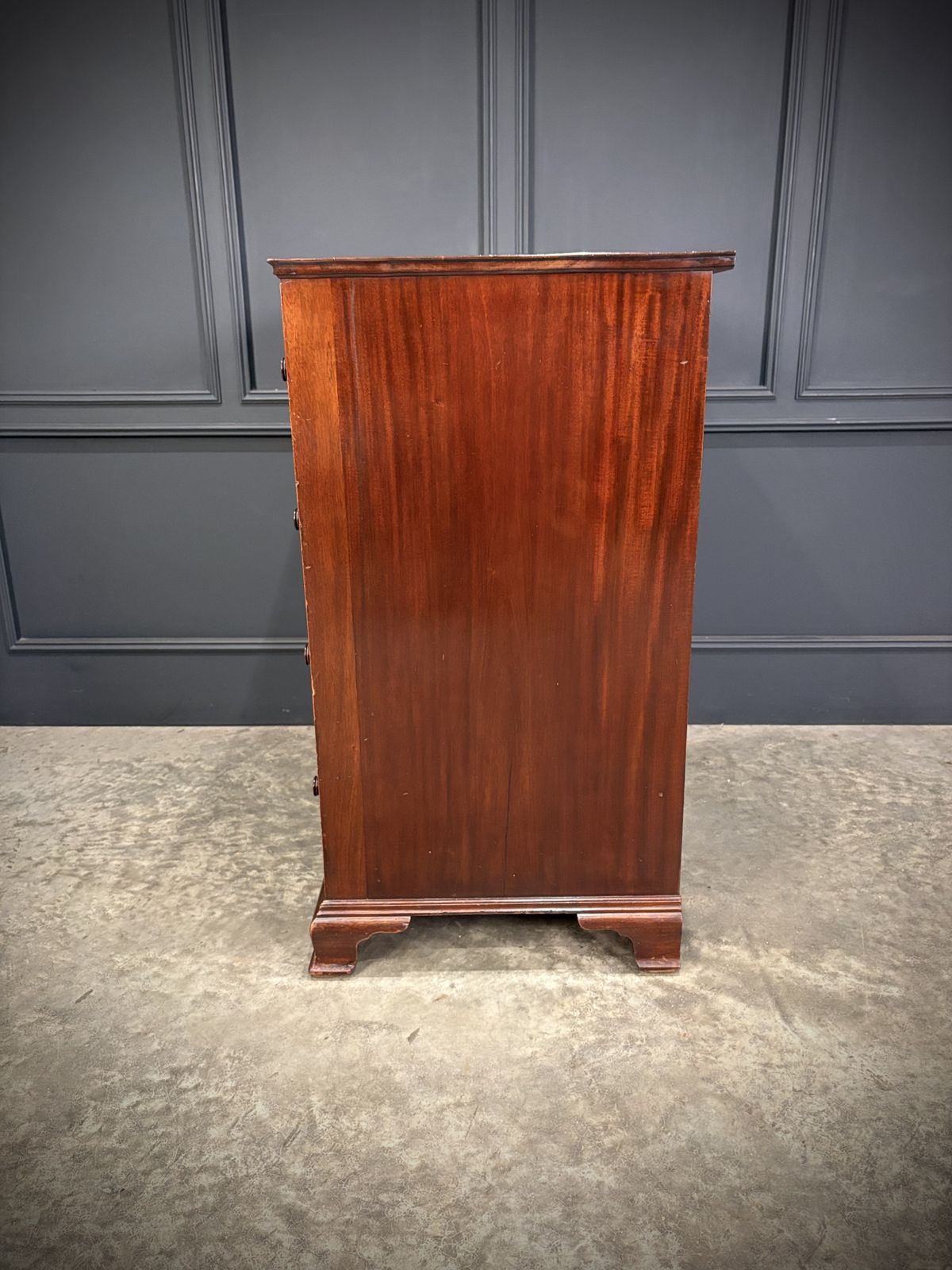 1035.0 Mahogany Chest By Waring & Gillow photo