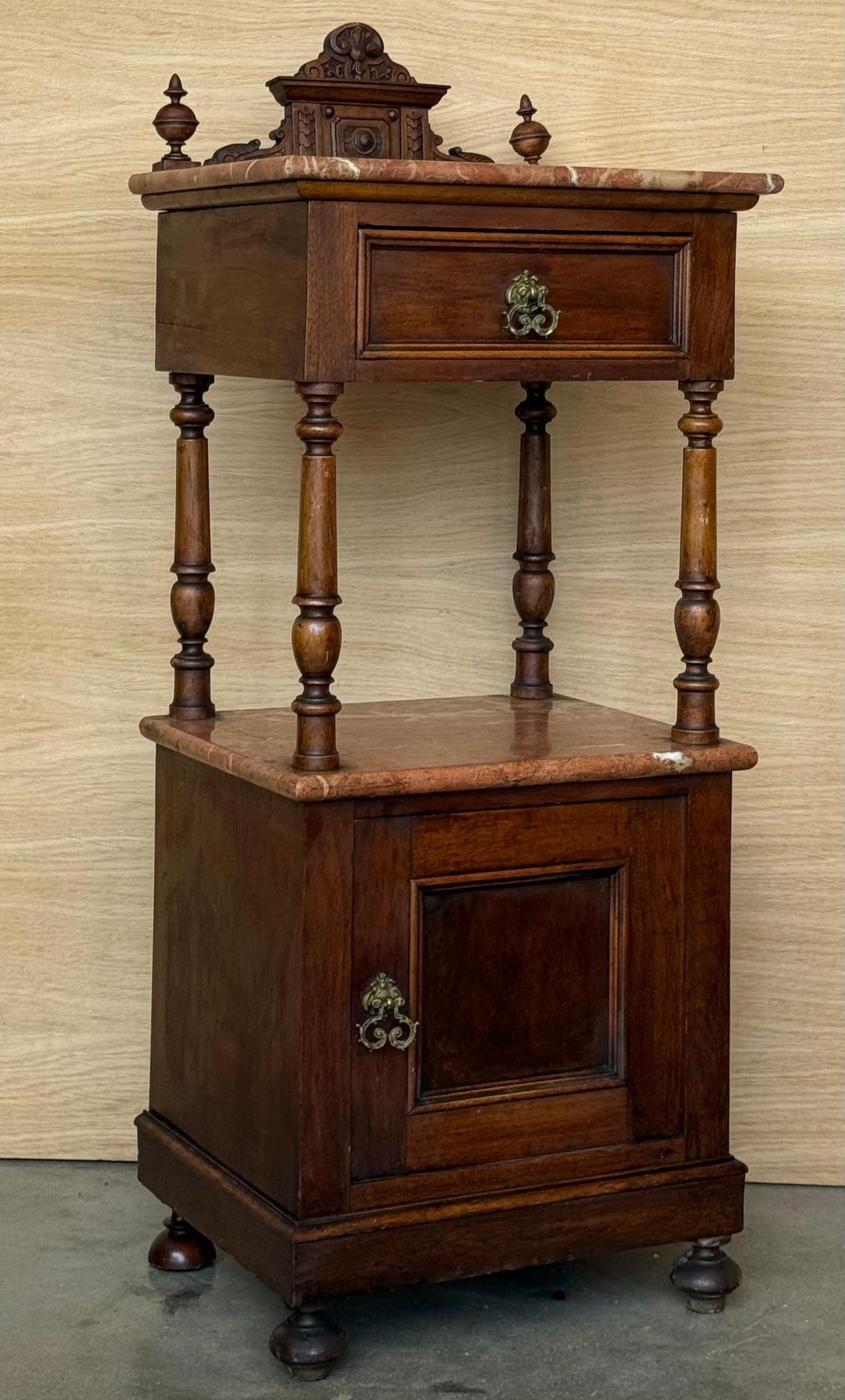 Table de nuit Louis XVI en noyer, plateau en marbre, XIXe siècle, France photo vinterior