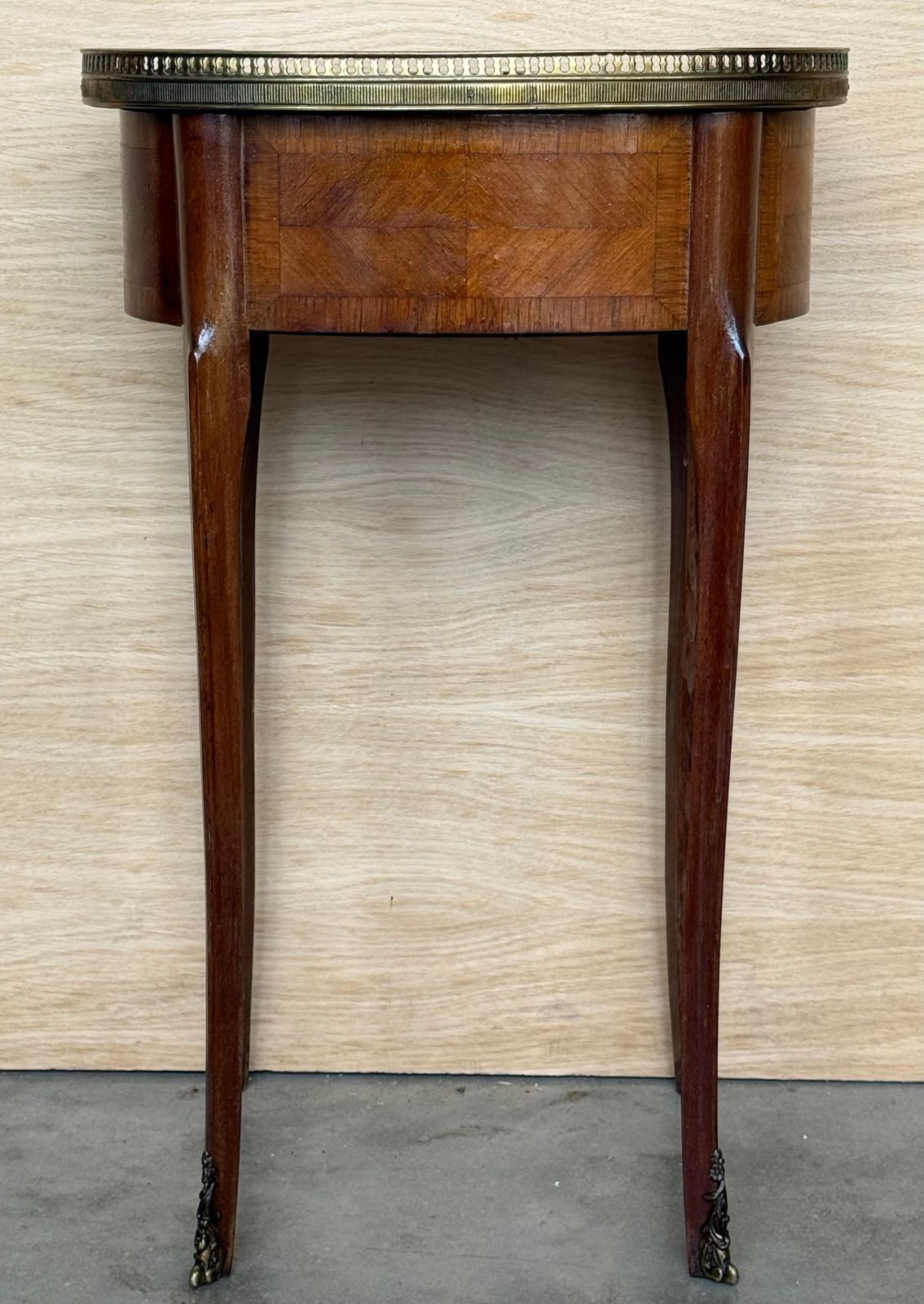 Paire de tables de chevet françaises en rognon de style Louis XVI, vers 1910 photo vintage