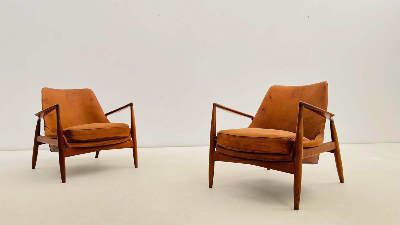 photo vintage 'Seal' Armchairs By Ib Kolof Larsen