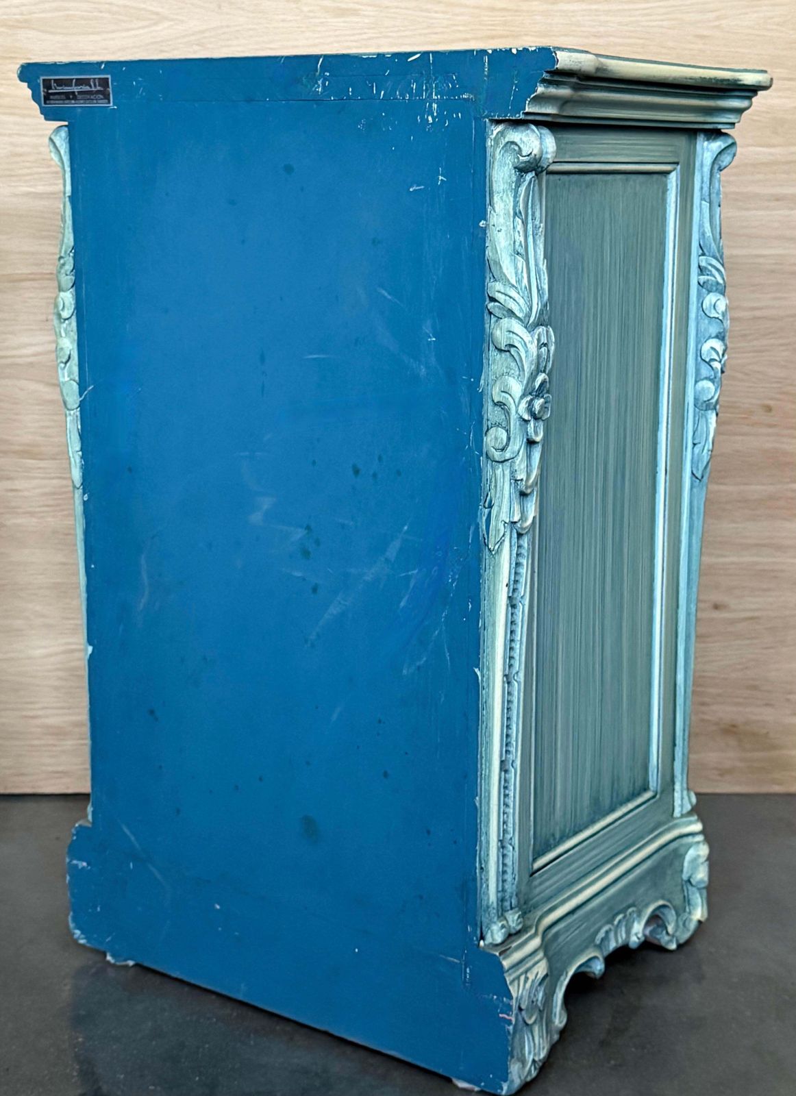 photo vinterior Vous souhaitez d'autres photos ou vidéos ? Contactez le vendeur pour en faire la demande. Contacter le vendeur  Paire de tables de chevet en bois massif sculpté turquoise à cinq tir