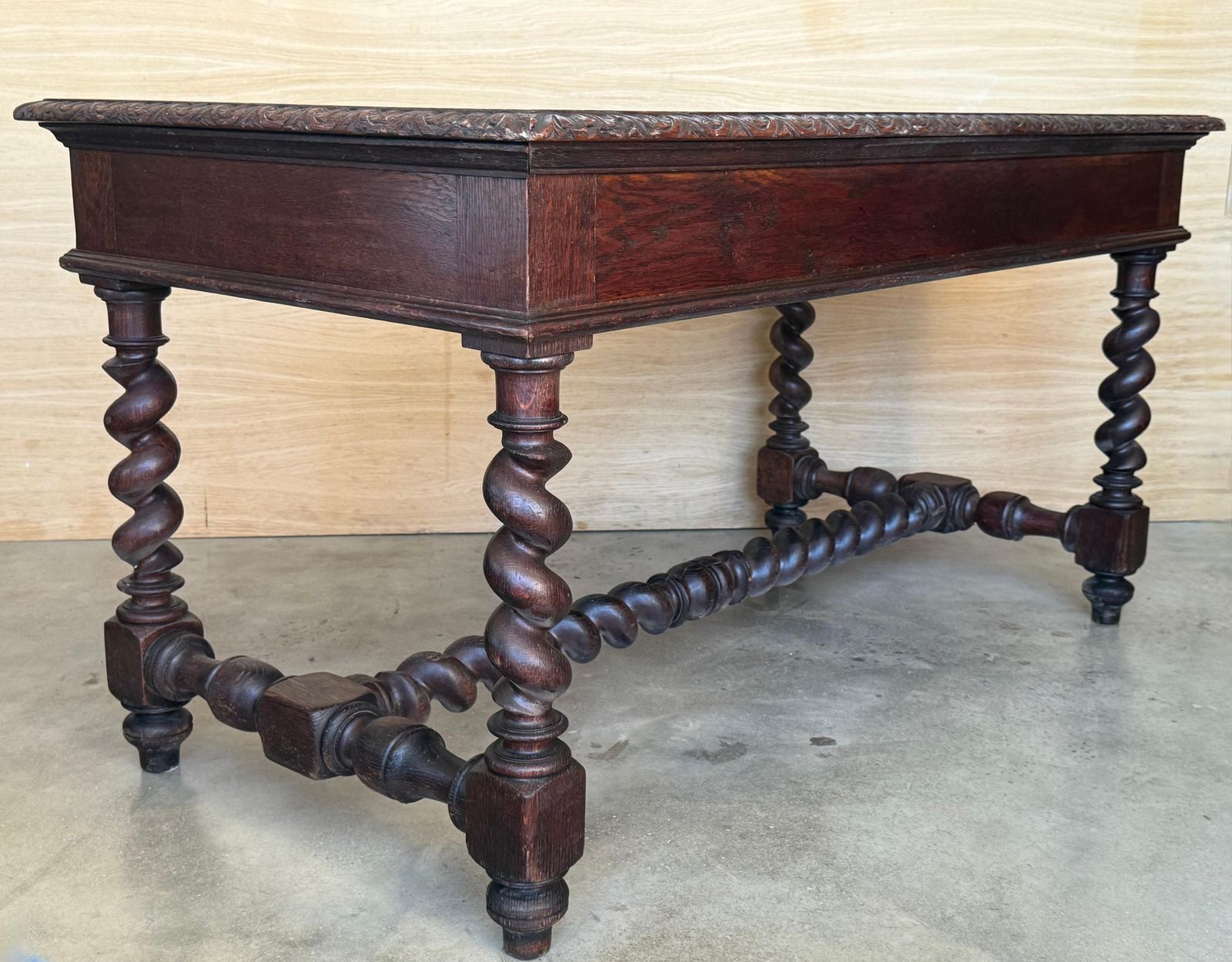 Bureau ou console espagnol en noyer, XIXe siècle, deux tiroirs, pieds salomoniques photo vinterior