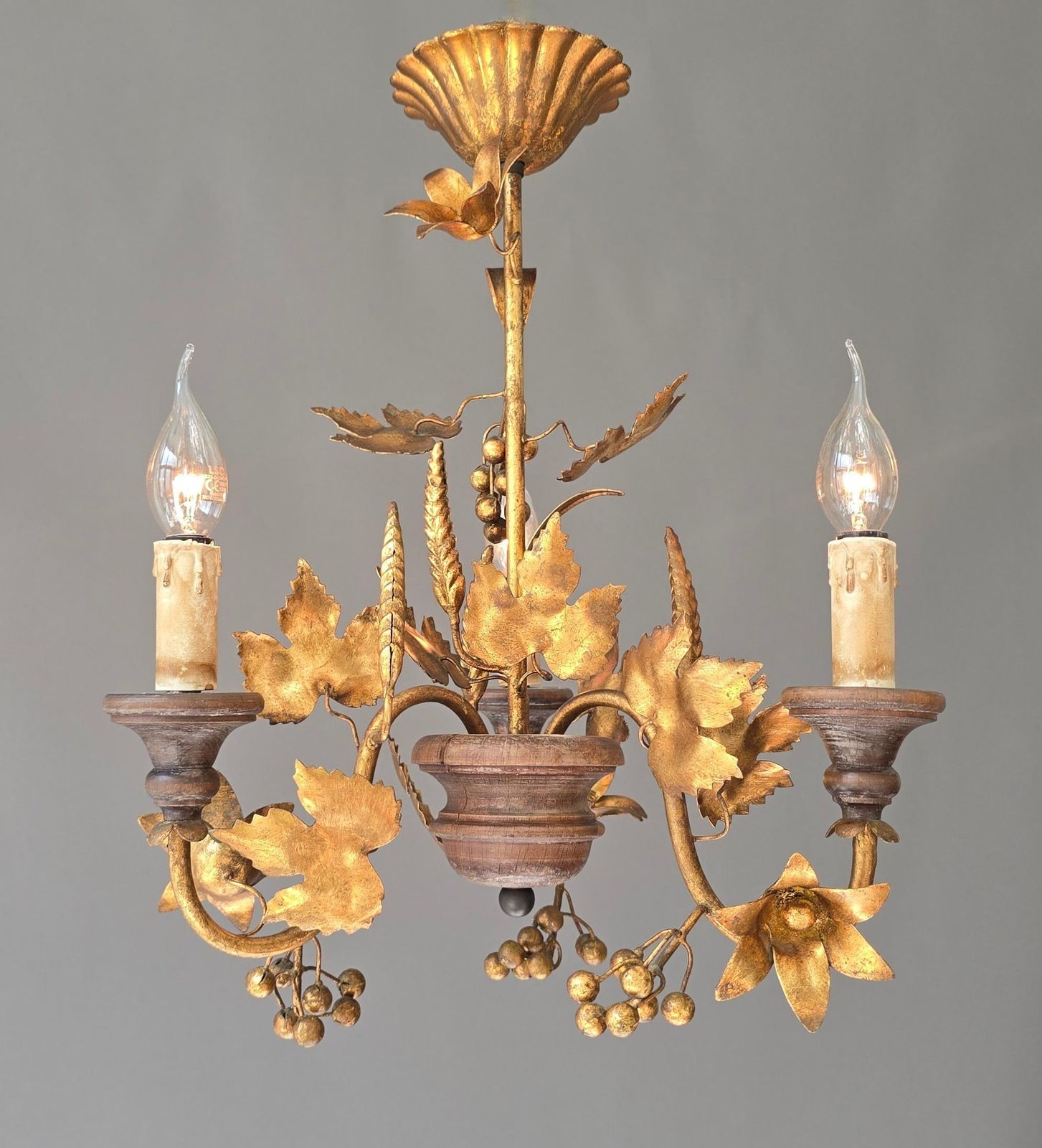 Italian Florentine Gilt Tole Chandelier With Grapes And Wheat, 1960s photo Lighting