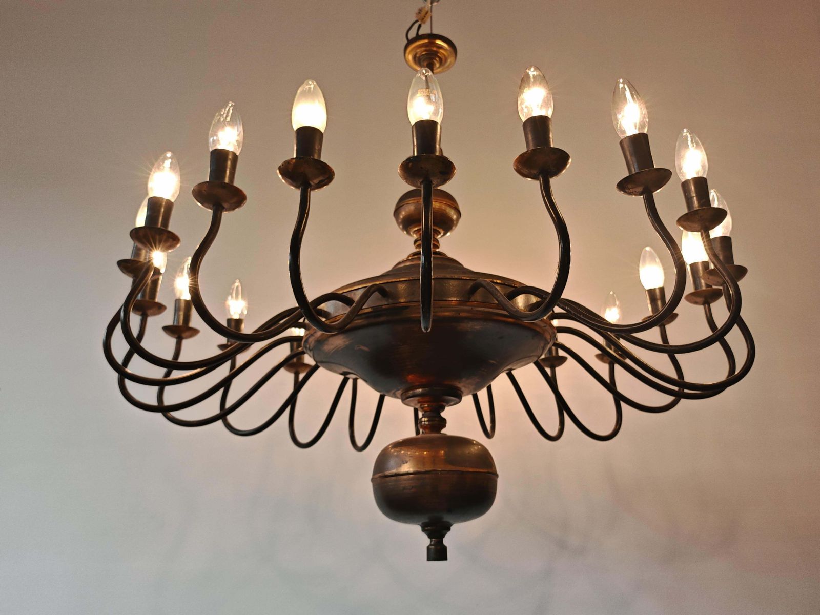 6778.0 Monumental Dutch (Holandaise) Chandelier, 20 Lights, Copper, Germany 1950s photo
