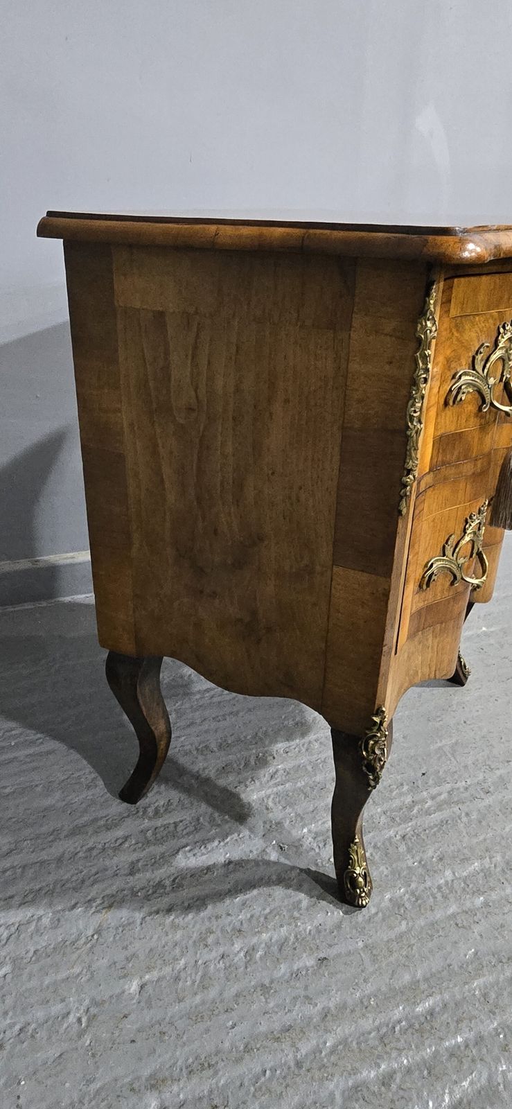 photo vinterior Small Maltese Walnut Commode Chest Of Drawers