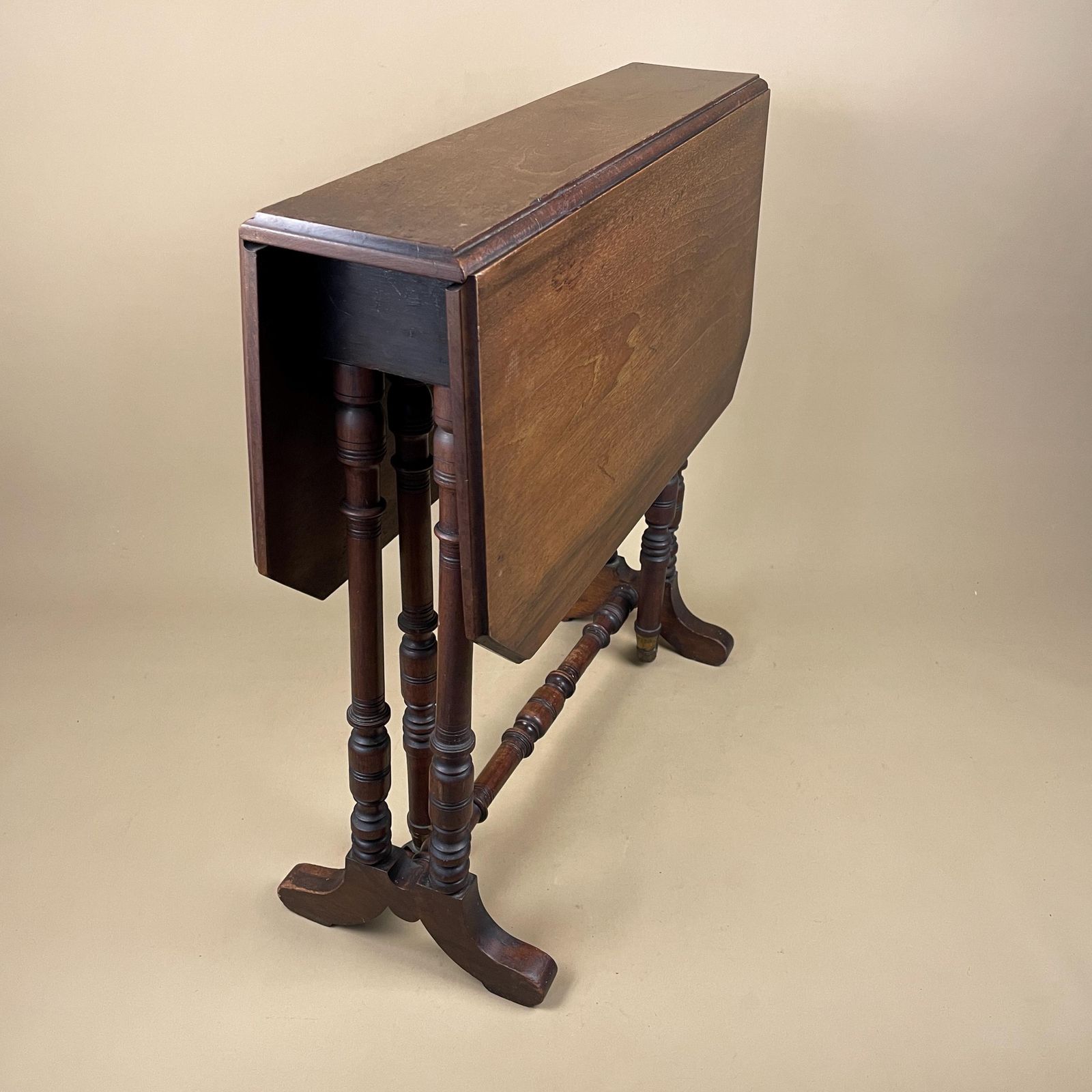 photo furniture Antique Mahogany Gateleg Drop Leaf Table Turned Legs Side End Table English Vintage Solid Wood Folding Accent