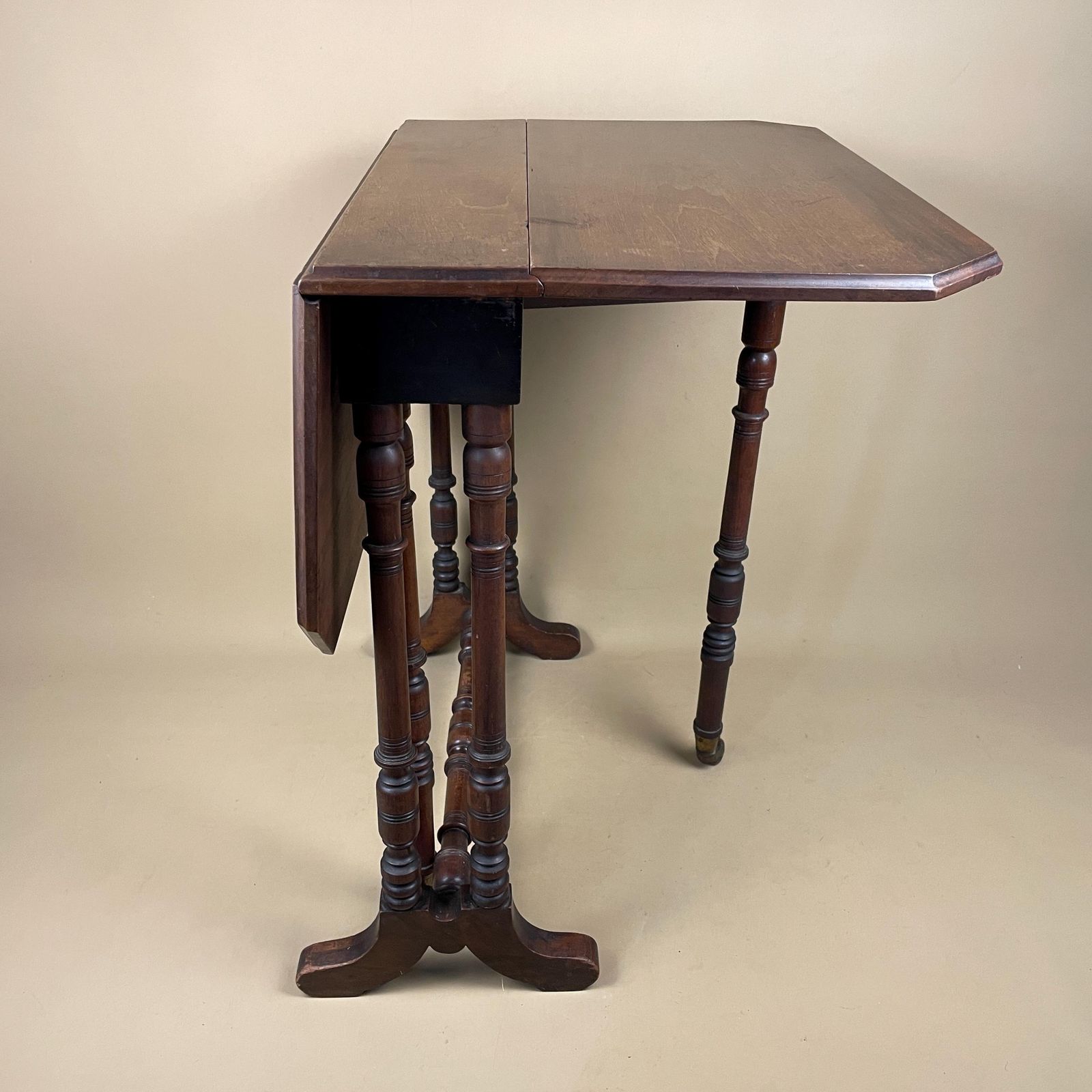 photo vinterior Antique Mahogany Gateleg Drop Leaf Table Turned Legs Side End Table English Vintage Solid Wood Folding Accent