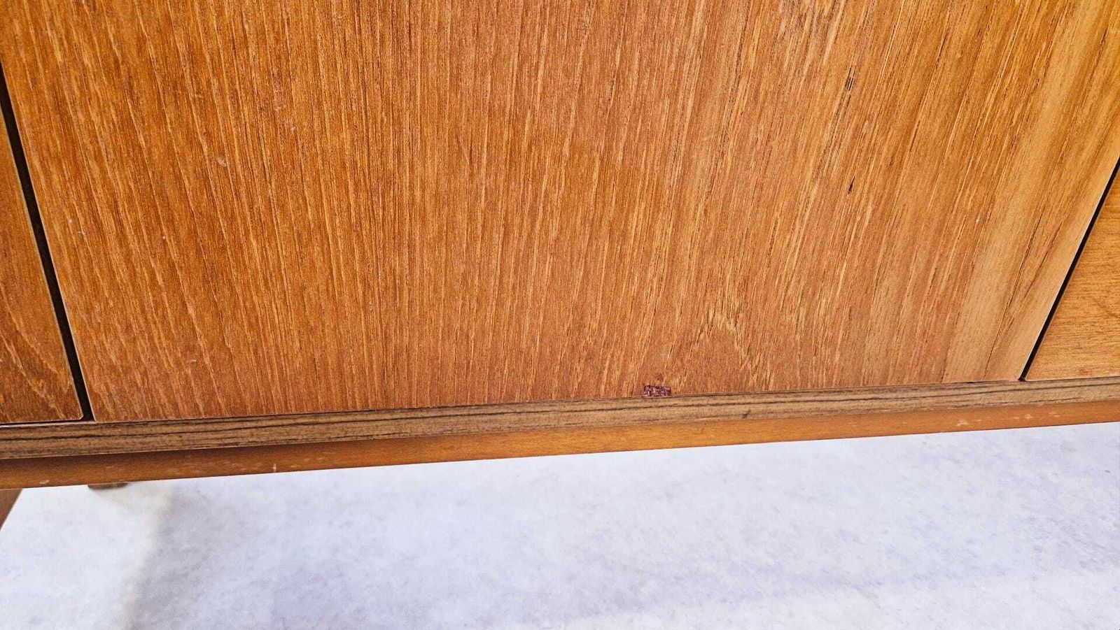 photo vinterior Avalon Vintage 1960s Danish Medium Teak Design Long John Sideboard Buffet Credenza
