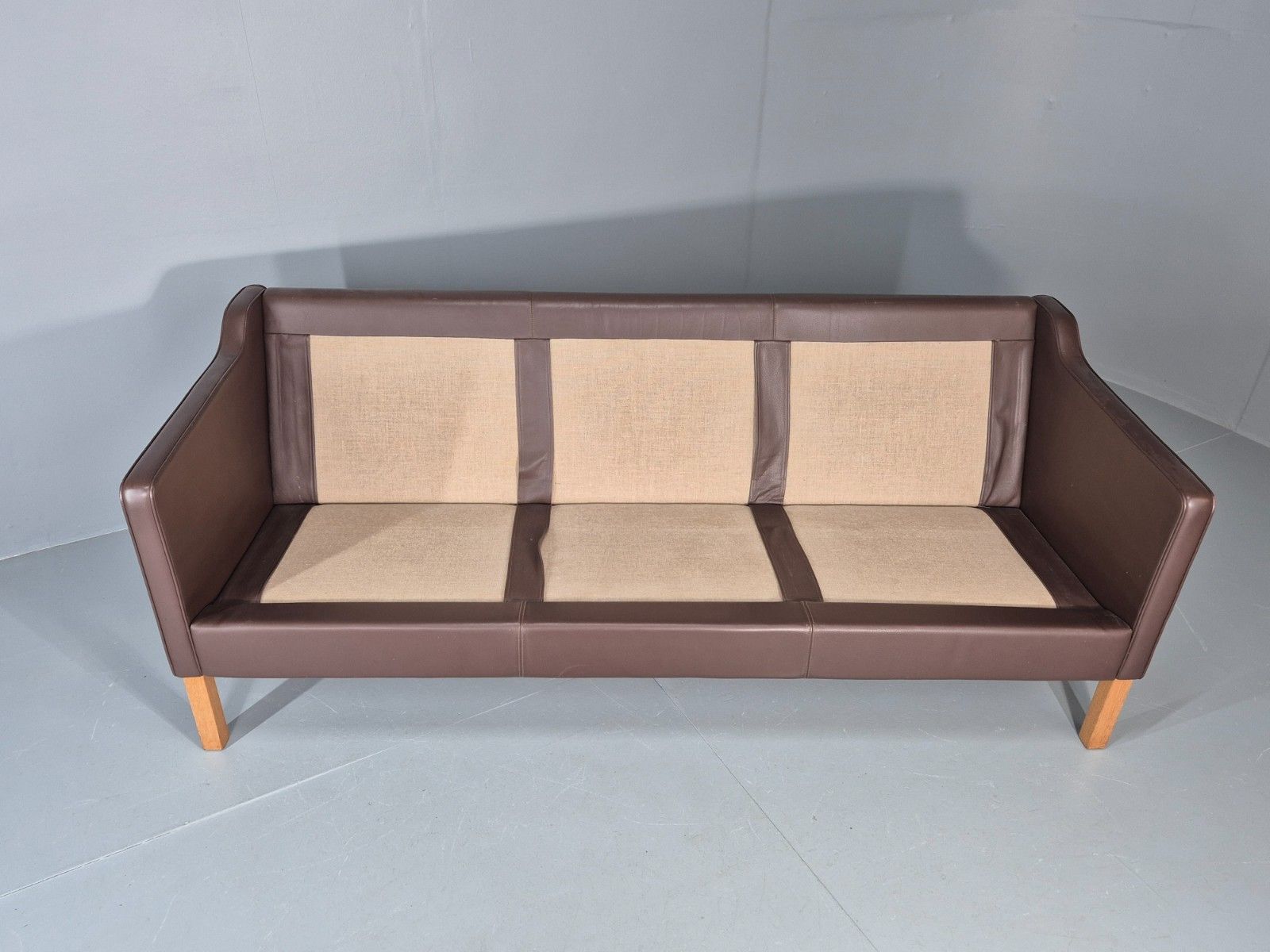 photo furniture Vintage 3 Seater Sofa Mid Century Retro Brown Leather Mogensen  Eb11637 M3ss