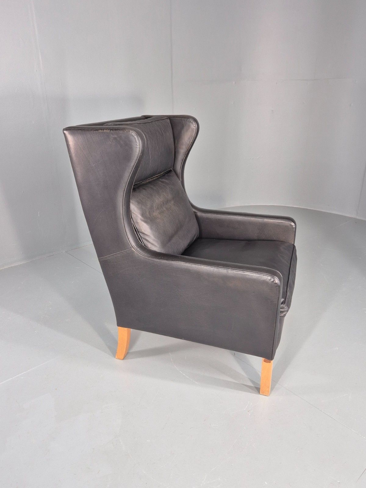 photo vinterior Vintage Stouby Wingback Lounge Chair Black Leather 1980s Retro Eb11409 Mnor