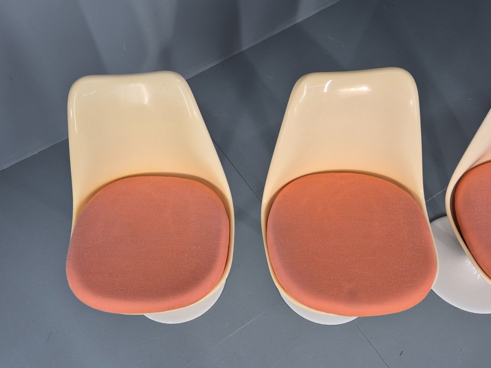 4 Tulip Based Swivel Chairs 1970s Retro Original Seat Pads Eb11843 Mdin photo vinterior
