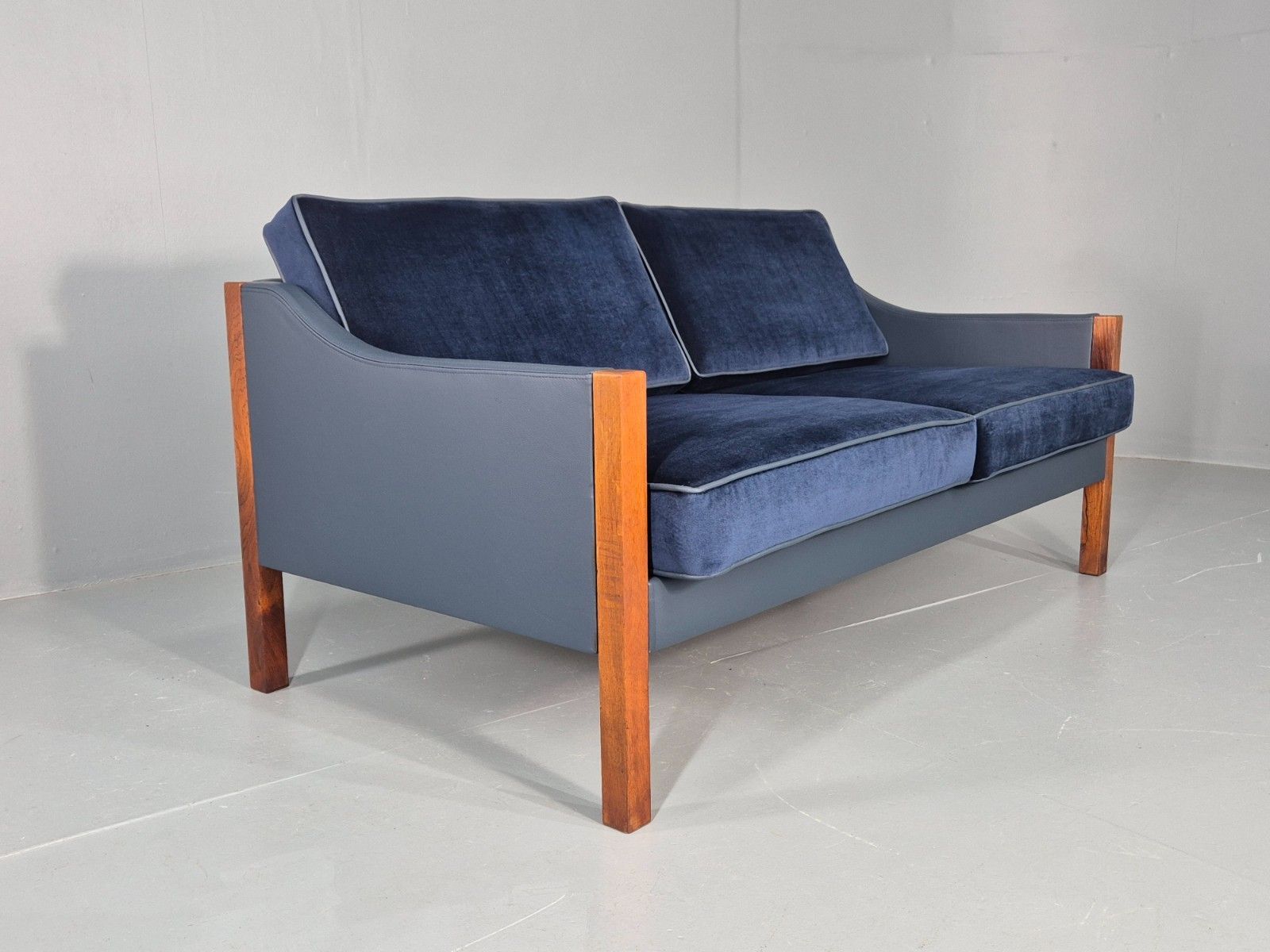 photo furniture Vntage 2 Seater Sofa Danish Erik Jorgensen New Leather Upholstery  Eb11928 M2ss