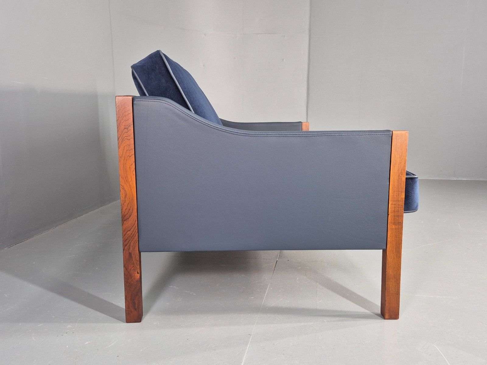 photo for sale Vntage 2 Seater Sofa Danish Erik Jorgensen New Leather Upholstery  Eb11928 M2ss