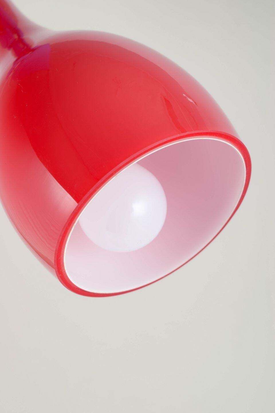 Suspension scandinave en verre d'art rouge brillant, forme goutte. Fin du XXe siècle. photo for sale