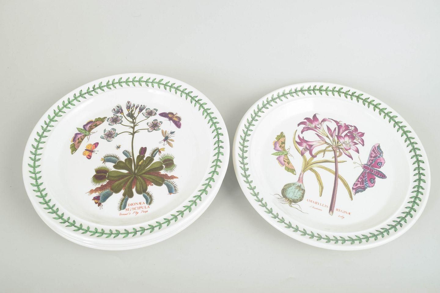 Portmeirion England. 4 grandes assiettes plates en faïence. Série « The Botanic Garden ». photo furniture