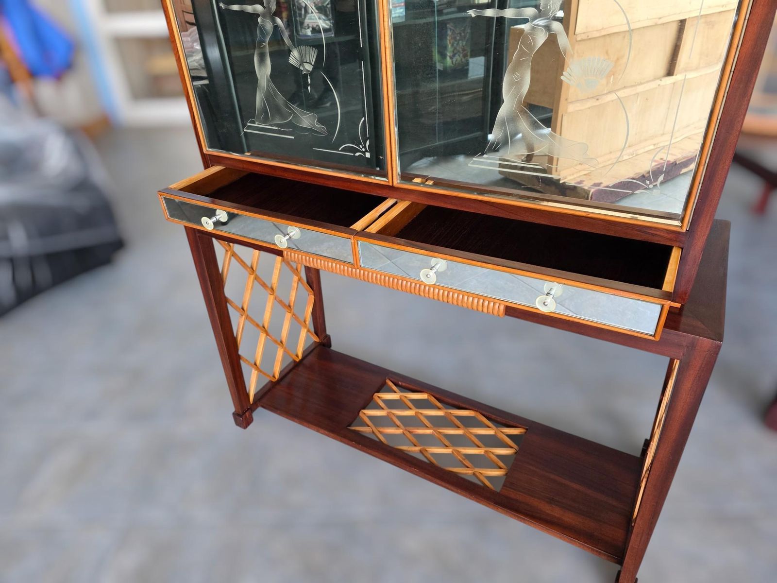 photo vintage Italian Art Deco Rationalist Mirrored Sideboard Or Cabinet Bar, 1930s