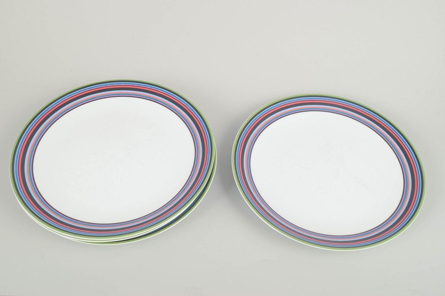 4 grandes assiettes plates en porcelaine Iittala, série « Origo », par Alfredo Häberli photo furniture