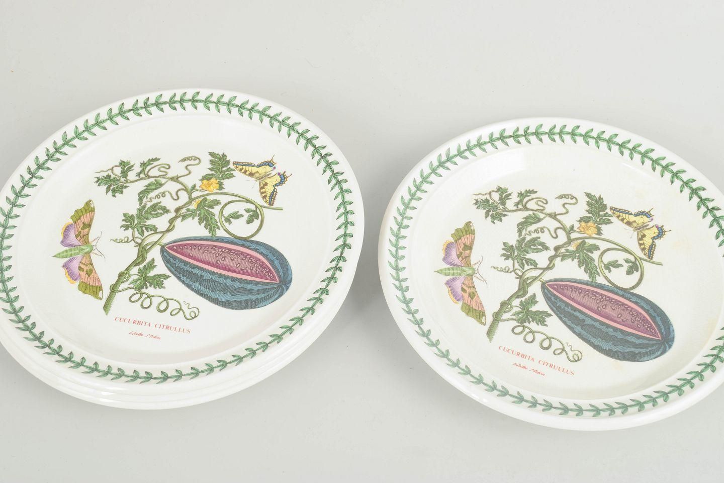 Portmeirion England. Lot de 4 assiettes à déjeuner en faïence. Série « The Botanic Garden » photo for sale