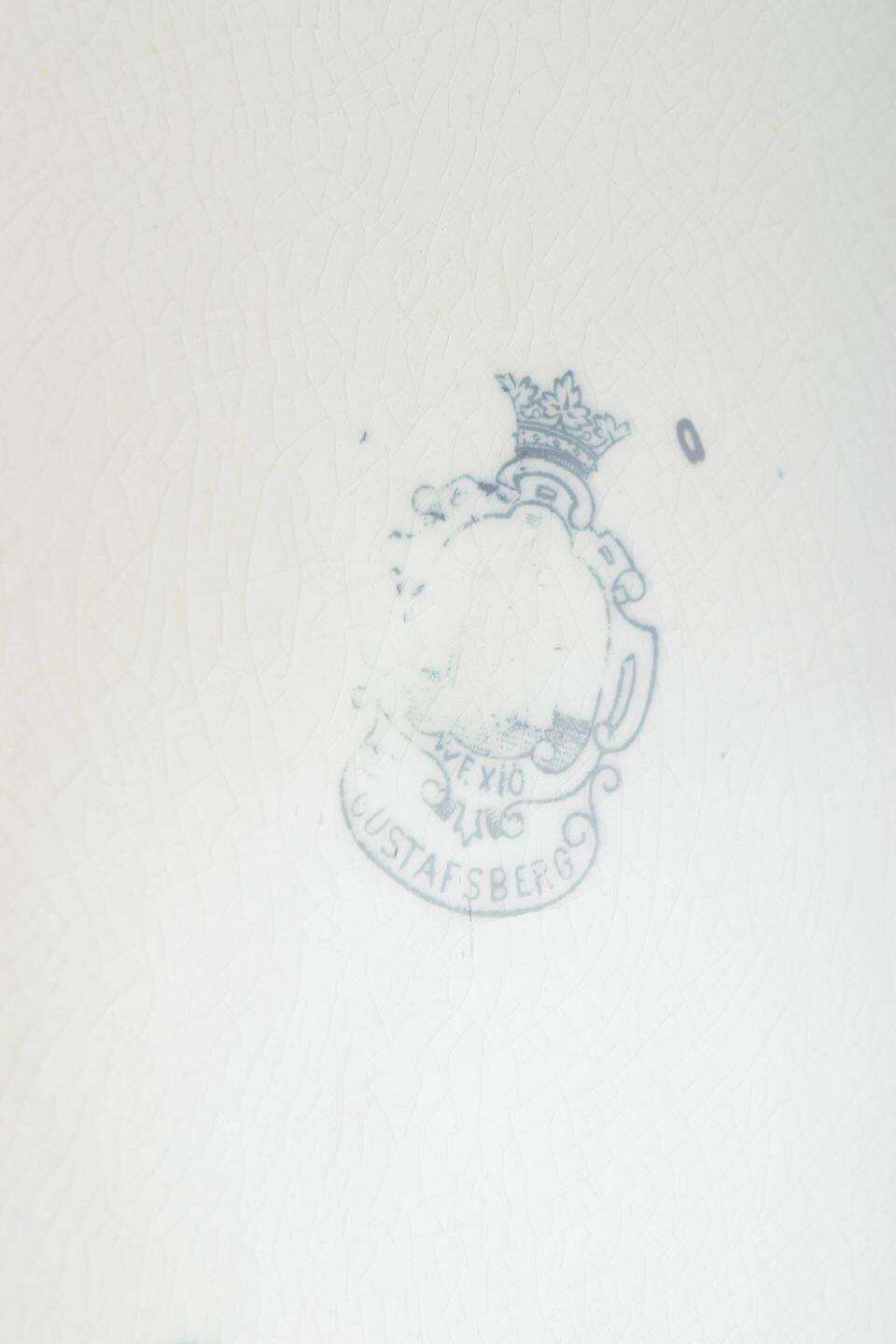 Gustavsberg, "Wexiö". Vijf Dinerborden In Faience Met Gedrukte Decoratie. photo Woonaccessoires